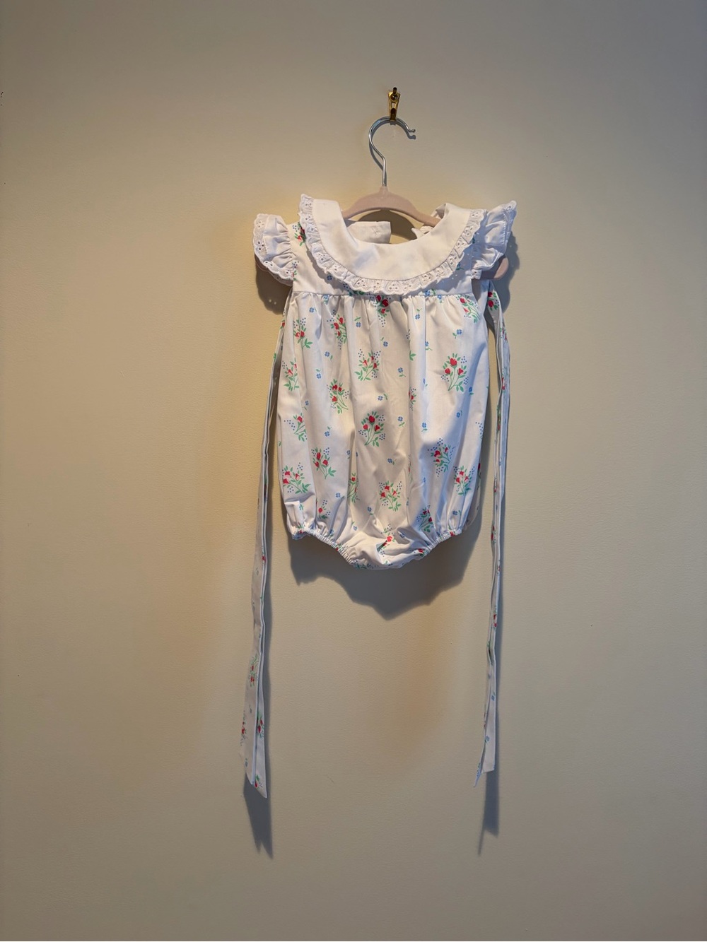 The Beaufort Bonnet Company White Floral Ruffle-Trim bubble